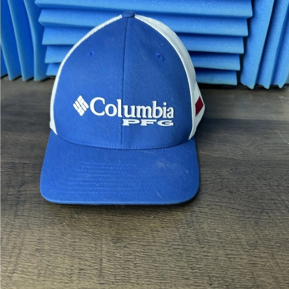 Columbia Blue and White Outdoor Cap
